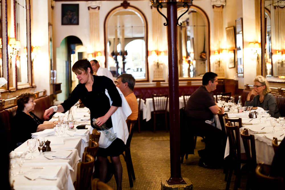 Chez Georges 1 Rue Du Mail 75002 Paris Chez Georges - Smart Travelling